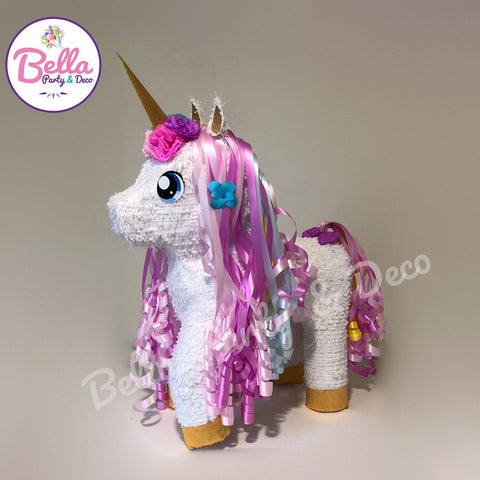 Unicornio con ondas y flores